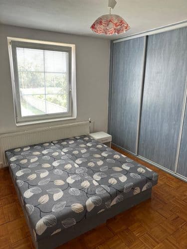 Na prenájom 4 izbový rodiný dom pre firmy -Voľný ihned