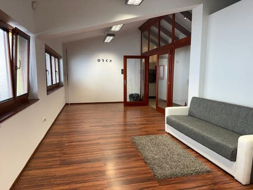 Na prenájom komerčný priestor - Voľný ihned