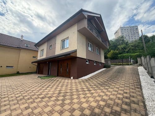 Na prenájom dvojpodlažný rodinný dom - Voľný ihned