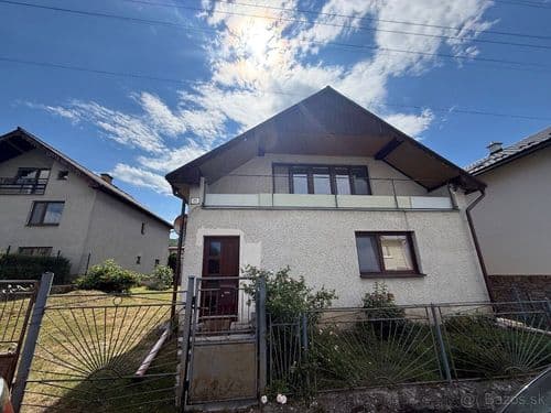 Na predaj rodinný dom so záhradou a stavebným pozemkom – Slanská Huta.