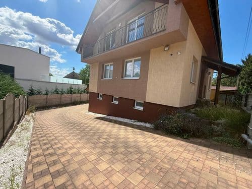 Na prenájom dvojpodlažný rodinný dom - Voľný ihned